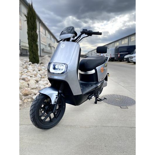 ZT-33A E8 ZTECH Elektromos Robogó 2000W 72V 23Ah 25km/h-szürke