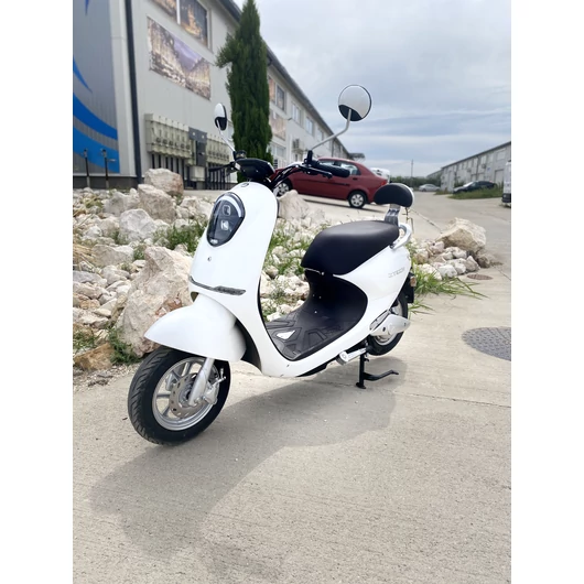 Yadea C-umi Elektromos Robogó 1200W 60V 20Ah 45km/h Litium akkumulátorral - CSAK PÁR DARAB!!-Kiárusitás!! 