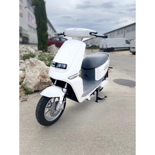 Yadea Cline - Elektromos Robogó 1200W 60V 20Ah  45km/h Litium akkumulátorral - CSAK PÁR DARAB!! 